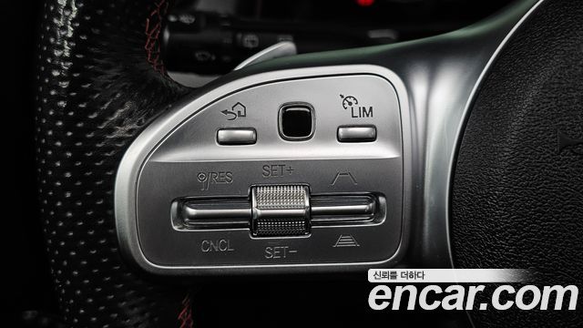 Mercedes-Benz GLB-Class 2021 — photo 19