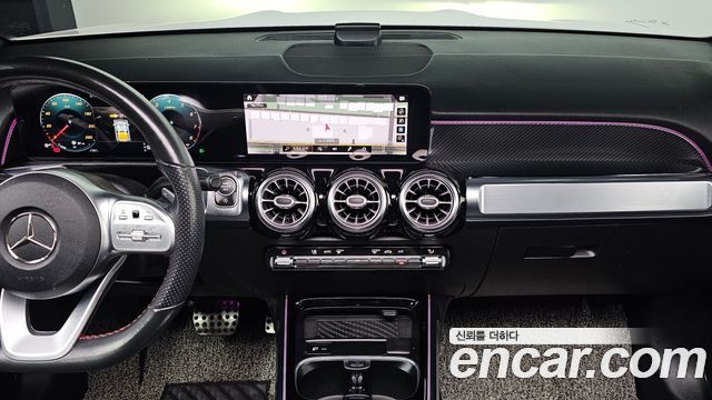 Mercedes-Benz GLB-Class 2021 — photo 20
