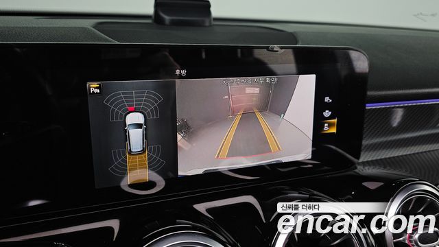 Mercedes-Benz GLB-Class 2021 — photo 21