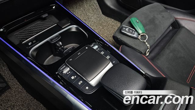 Mercedes-Benz GLB-Class 2021 — photo 23