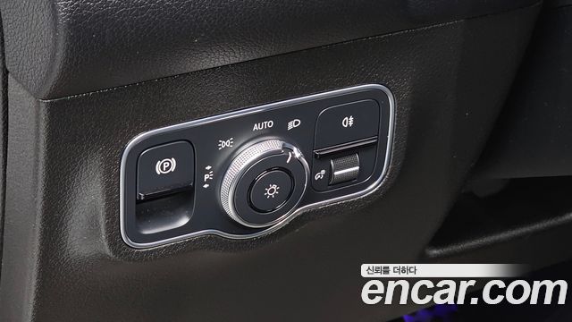 Mercedes-Benz GLB-Class 2021 — photo 24
