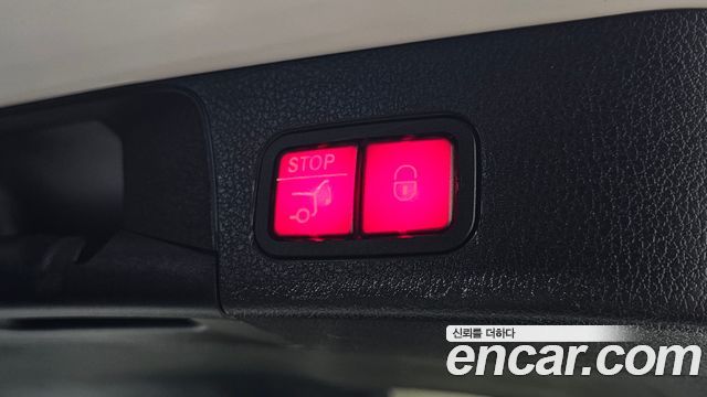 Mercedes-Benz GLB-Class 2021 — photo 25
