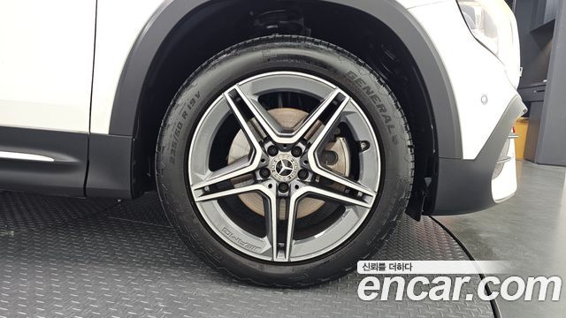 Mercedes-Benz GLB-Class 2021 — photo 7