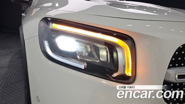 Mercedes-Benz GLB-Class 2021 — photo 8