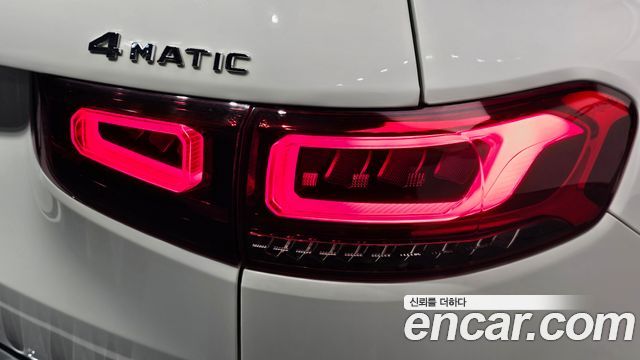Mercedes-Benz GLB-Class 2021 — photo 9