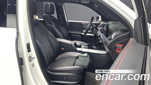 Mercedes-Benz GLB-Class 2021 — photo 16