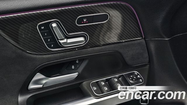 Mercedes-Benz GLB-Class 2021 — photo 29