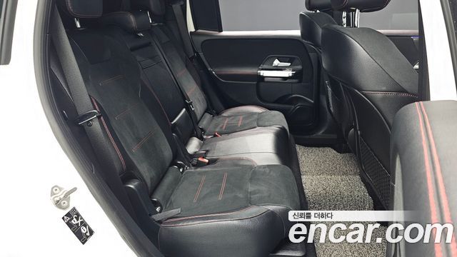 Mercedes-Benz GLB-Class 2021 — photo 30