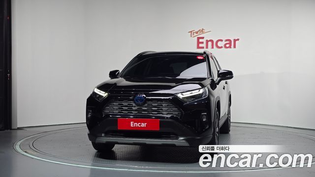 Toyota RAV4 2023 — photo 3