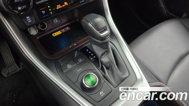 Toyota RAV4 2023 — photo 12