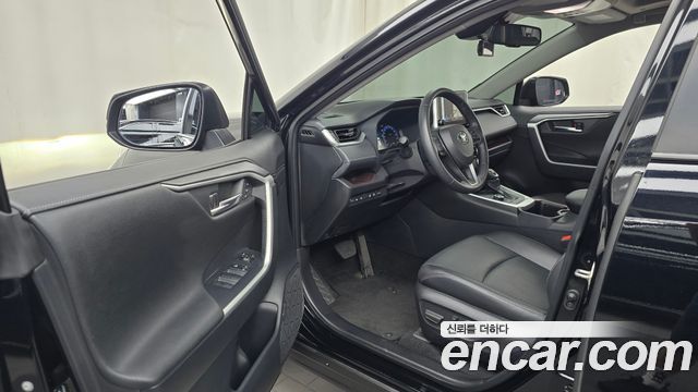 Toyota RAV4 2023 — photo 13