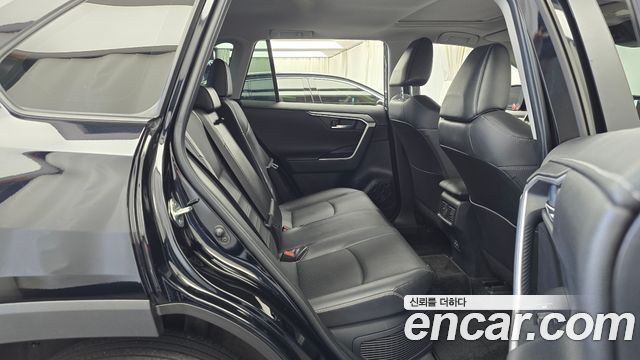 Toyota RAV4 2023 — photo 17
