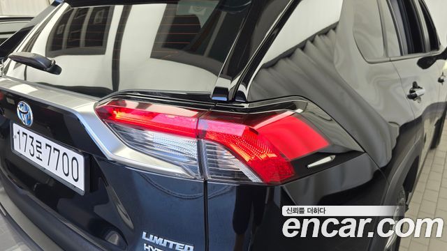 Toyota RAV4 2023 — photo 9