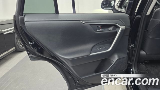 Toyota RAV4 2023 — photo 15