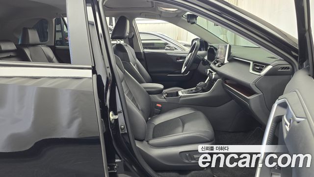 Toyota RAV4 2023 — photo 16