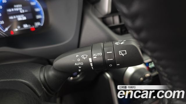 Toyota RAV4 2023 — photo 28
