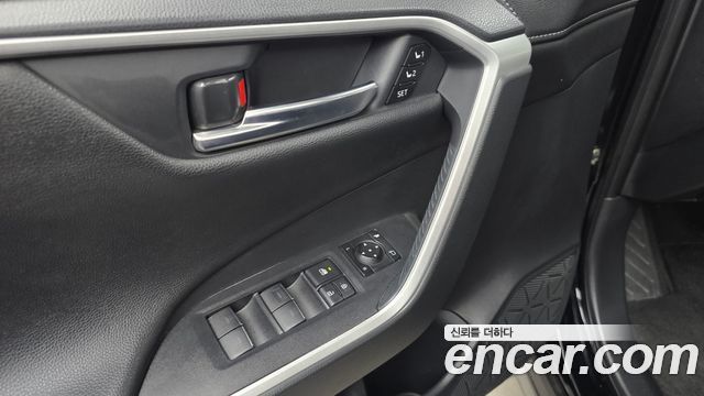 Toyota RAV4 2023 — photo 29