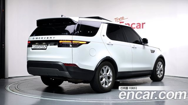 Land Rover Discovery 2019 — photo 2