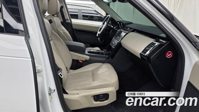 Land Rover Discovery 2019 — photo 11