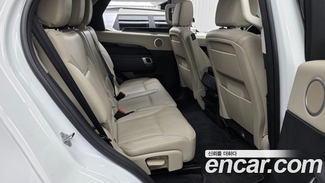 Land Rover Discovery 2019 — photo 12