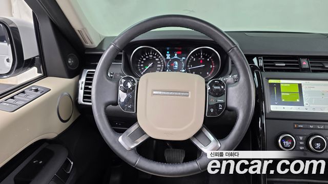 Land Rover Discovery 2019 — photo 13