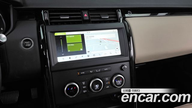 Land Rover Discovery 2019 — photo 14