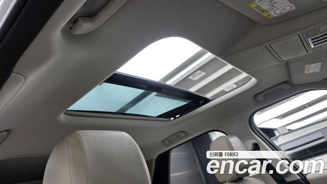Land Rover Discovery 2019 — photo 17