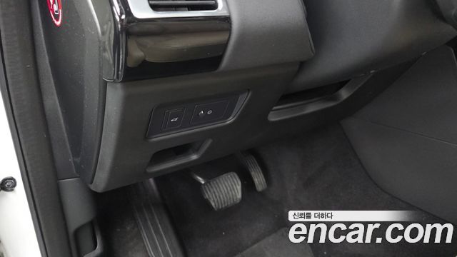 Land Rover Discovery 2019 — photo 18