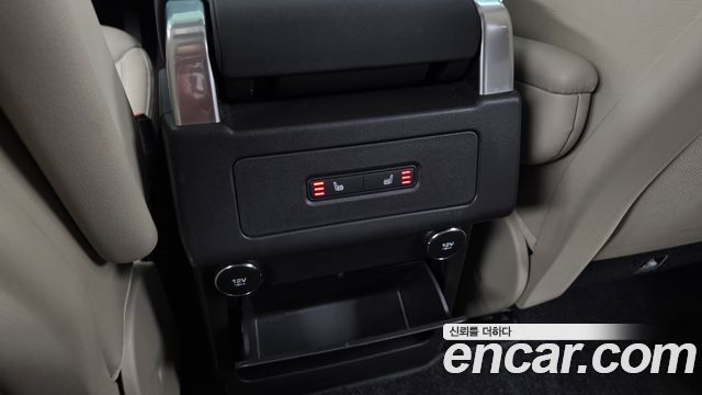 Land Rover Discovery 2019 — photo 19