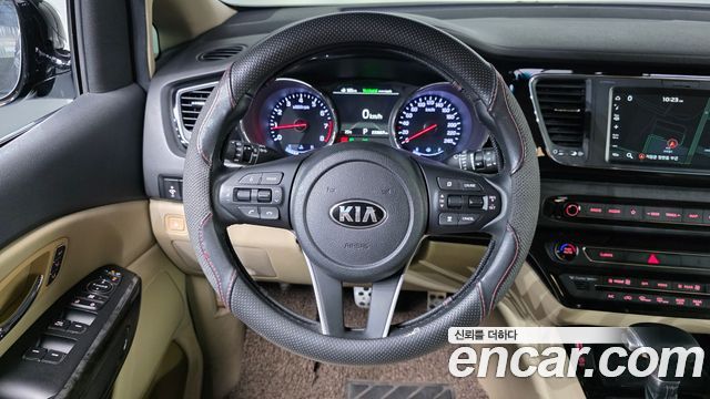 Kia Canival 2019 — photo 18
