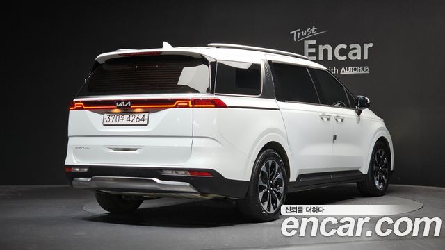 Kia Canival 2023 — photo 2