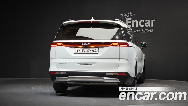 Kia Canival 2023 — photo 4