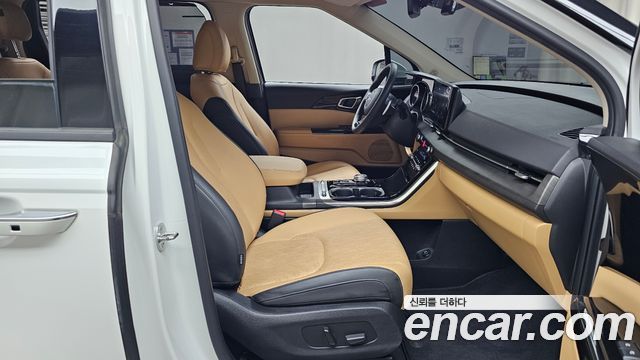 Kia Canival 2023 — photo 17