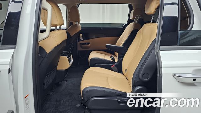 Kia Canival 2023 — photo 18