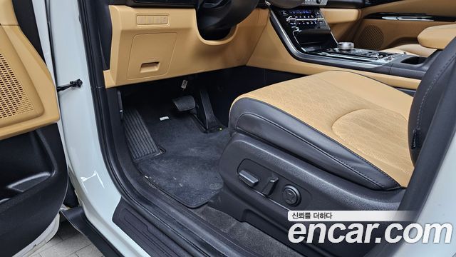 Kia Canival 2023 — photo 32