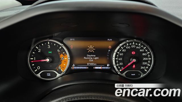 Jeep Renegade 2017 — photo 11