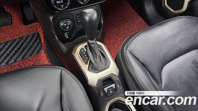 Jeep Renegade 2017 — photo 12