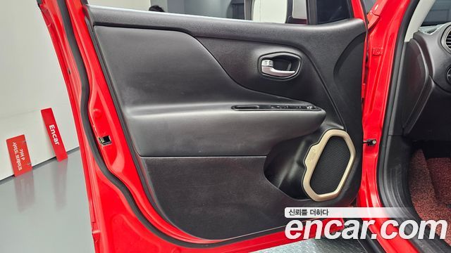 Jeep Renegade 2017 — photo 14