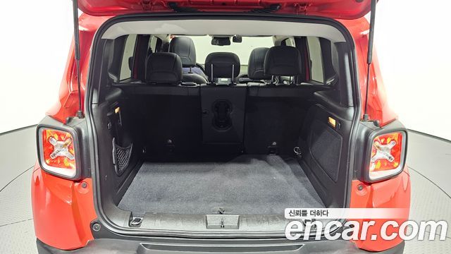 Jeep Renegade 2017 — photo 31