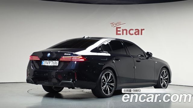 BMW 5-Series 2025 — photo 2
