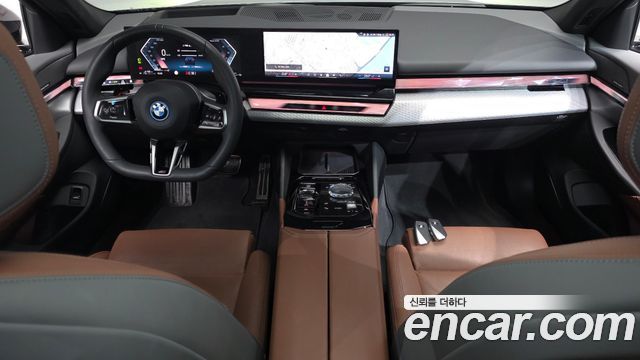 BMW 5-Series 2025 — photo 10