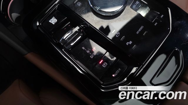 BMW 5-Series 2025 — photo 12