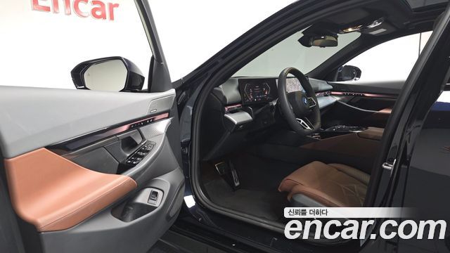 BMW 5-Series 2025 — photo 13