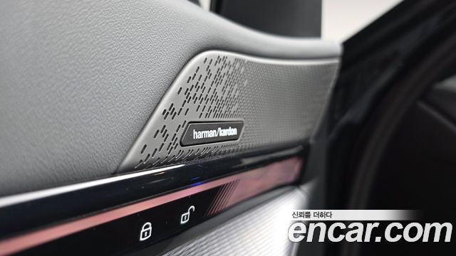 BMW 5-Series 2025 — photo 25