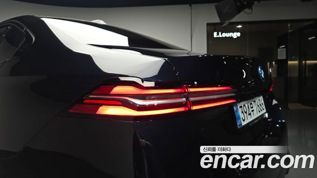 BMW 5-Series 2025 — photo 9