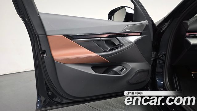 BMW 5-Series 2025 — photo 14