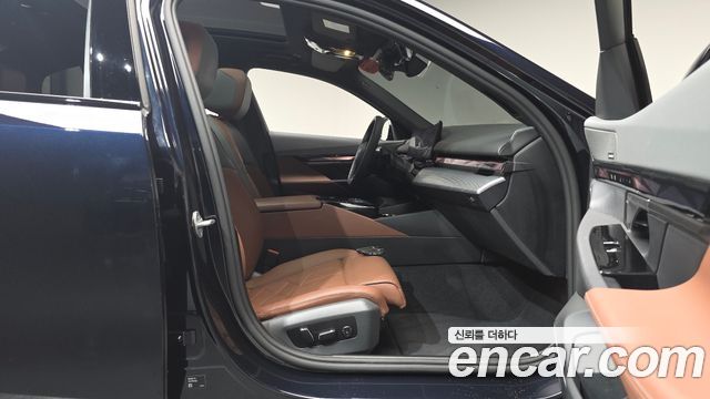BMW 5-Series 2025 — photo 16