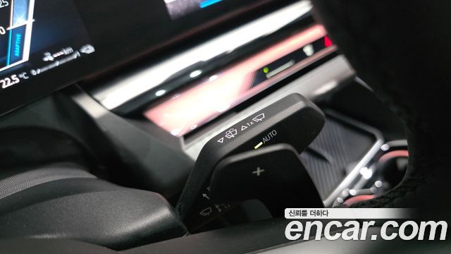 BMW 5-Series 2025 — photo 30
