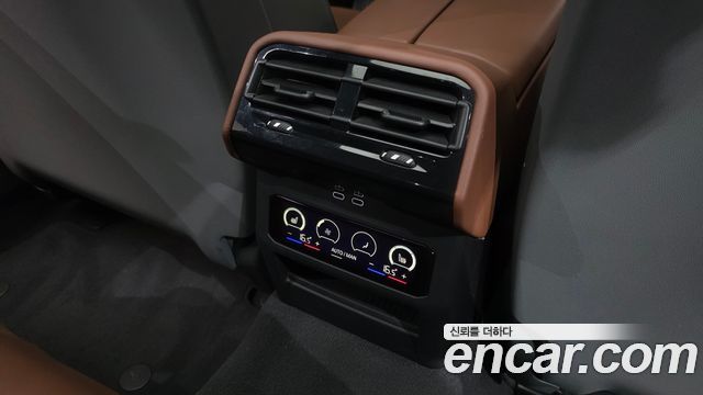 BMW 5-Series 2025 — photo 31