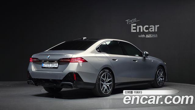BMW 5-Series 2025 — photo 2